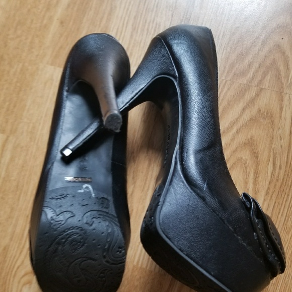 Heels - Picture 3 of 6